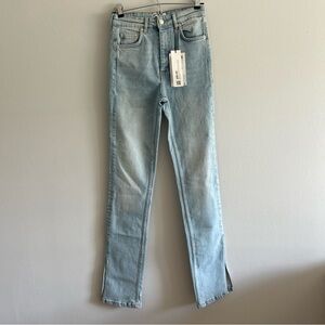 Zara Wonen’s  Faded Blue Slim Straight Jeans Sz 2